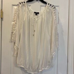 AGB white beachy ladies blouse with lace accent sleeves size 1X